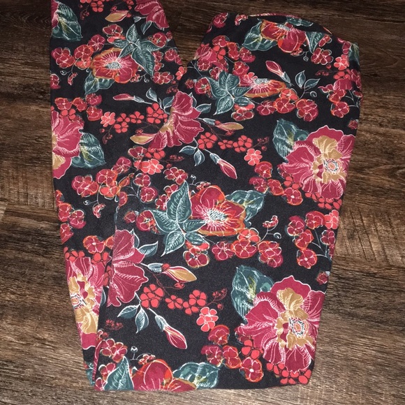 LuLaRoe Pants - LuLaRoe OS floral leggings LuLaRoe Pants - LuLaRoe OS floral leggings